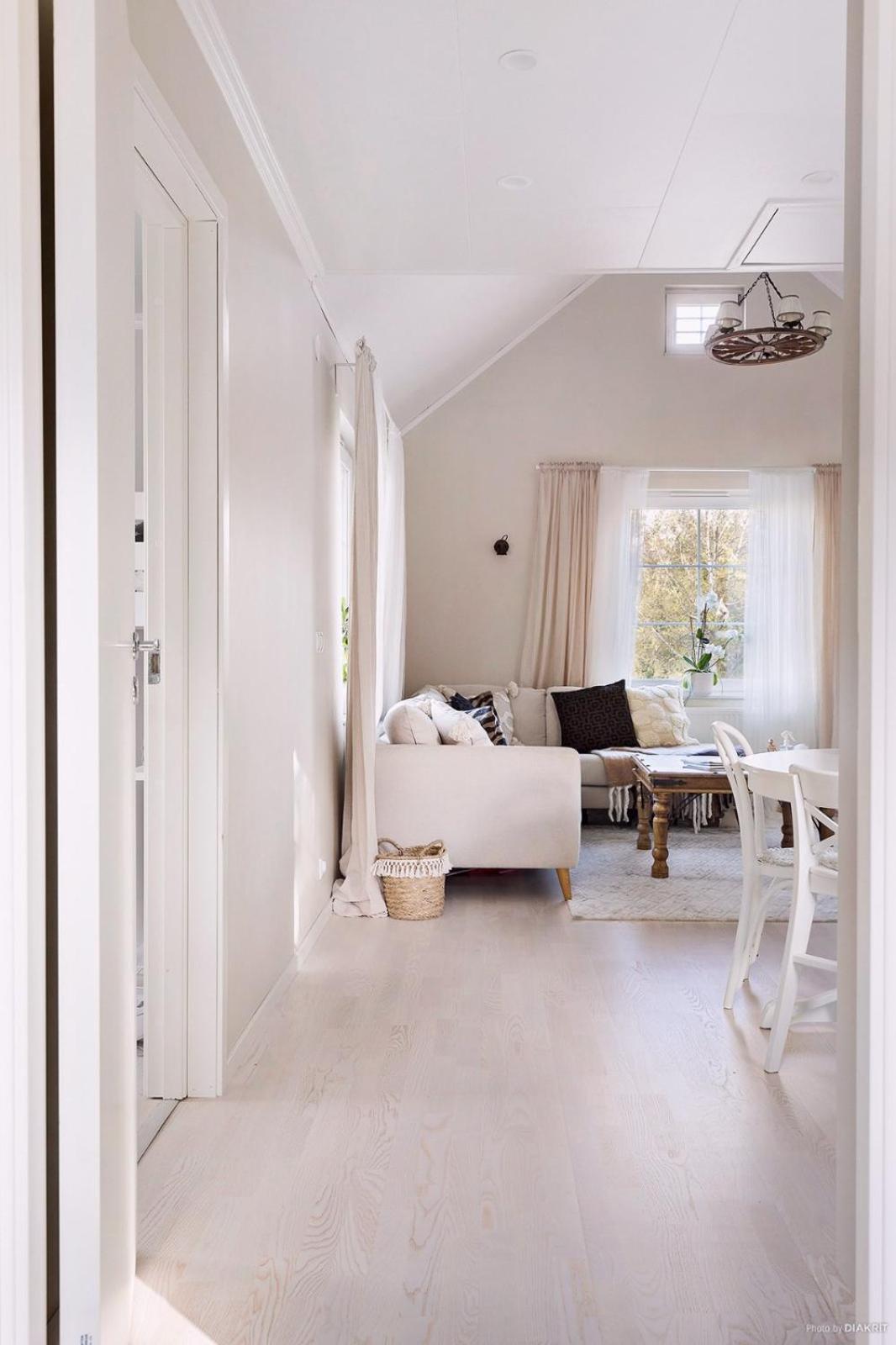 Charming Apartment In A Red House In Стокгольм Экстерьер фото